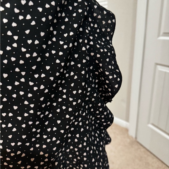 ❣️3 for 25🛍️ Beautiful ruffle, coquette style black dress with hearts - Picture 4 of 6